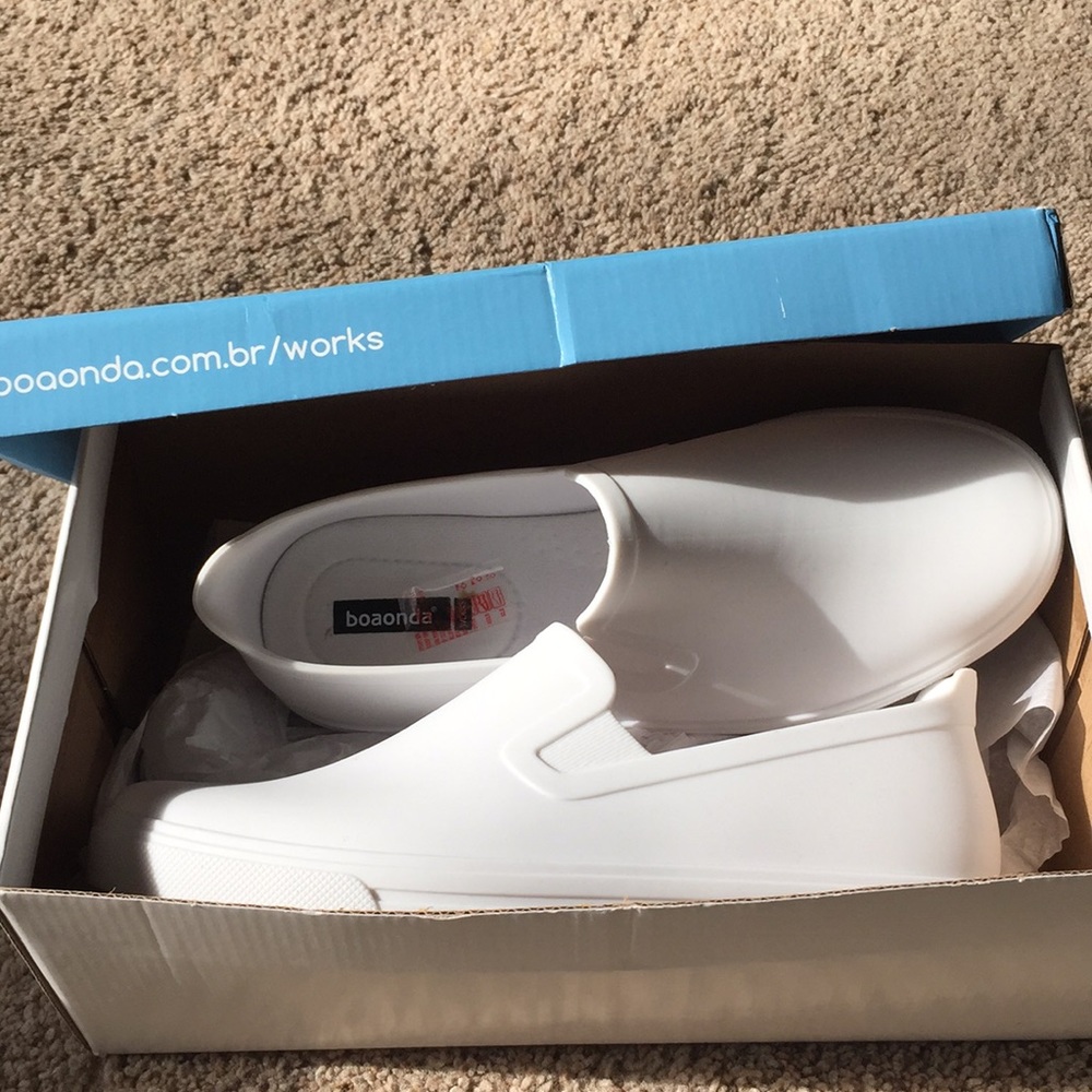 Women’s white shoes